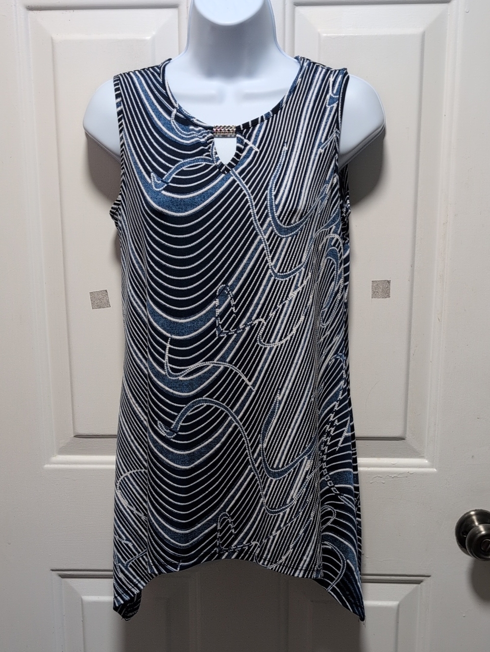 Sleeveless Navy & White Wave-Print Tank Top